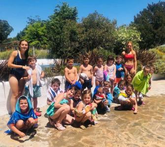 Colonia de Vacaciones en marcha 